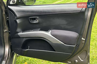 Внедорожник / Кроссовер Mitsubishi Outlander 2011 в 
