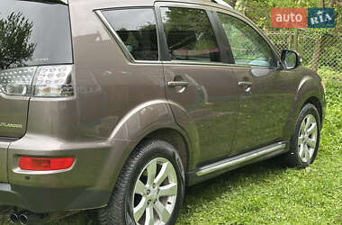 Внедорожник / Кроссовер Mitsubishi Outlander 2011 в 