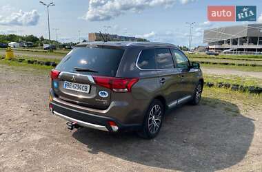 Внедорожник / Кроссовер Mitsubishi Outlander 2016 в 