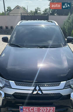 Внедорожник / Кроссовер Mitsubishi Outlander 2019 в 