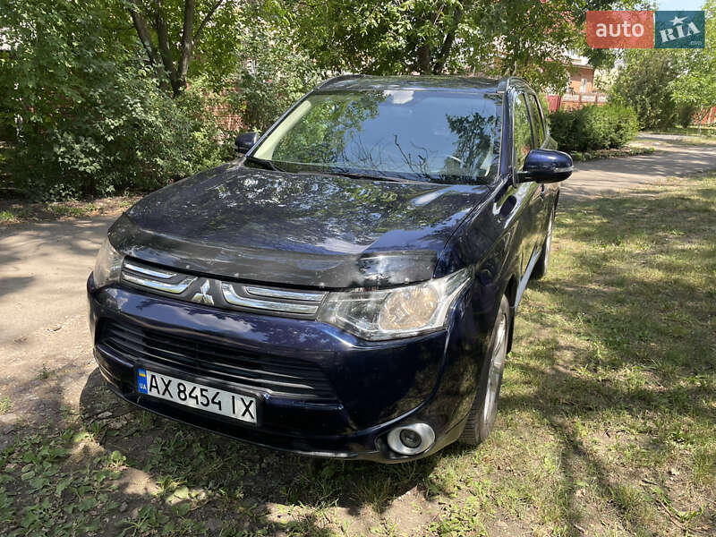 Внедорожник / Кроссовер Mitsubishi Outlander 2013 в Харькове