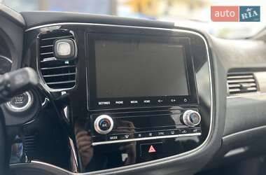 Внедорожник / Кроссовер Mitsubishi Outlander 2020 в 