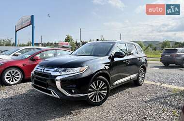 Внедорожник / Кроссовер Mitsubishi Outlander 2020 в 