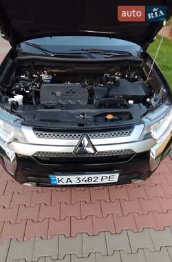 Внедорожник / Кроссовер Mitsubishi Outlander 2018 в 