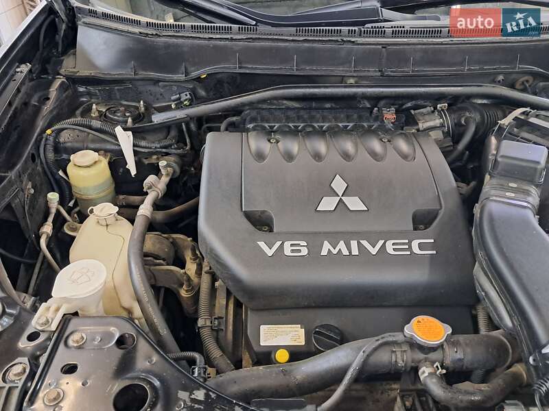 Позашляховик / Кросовер Mitsubishi Outlander 2007 в Чернігові