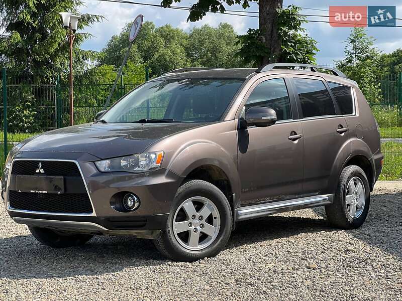 Внедорожник / Кроссовер Mitsubishi Outlander 2011 в 