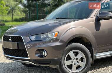 Внедорожник / Кроссовер Mitsubishi Outlander 2011 в 