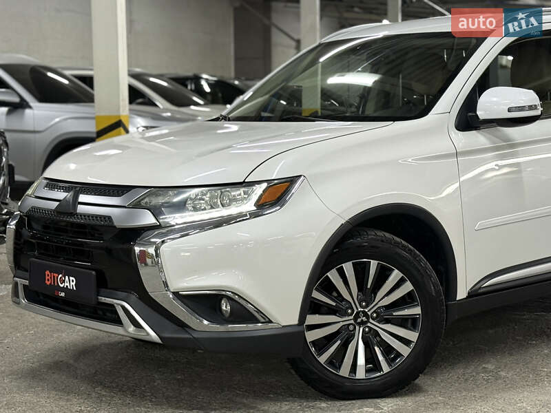 Внедорожник / Кроссовер Mitsubishi Outlander 2019 в Одессе
