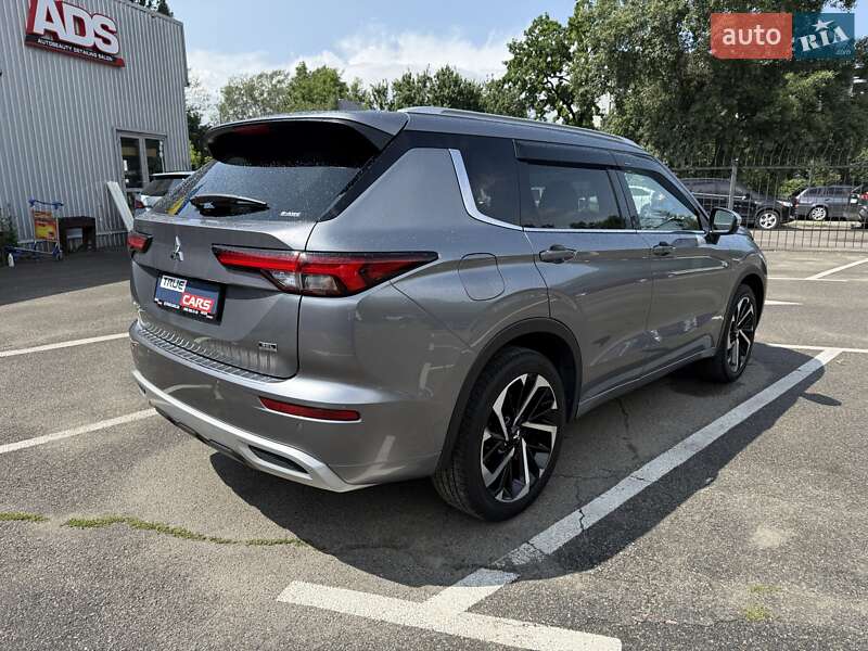 Внедорожник / Кроссовер Mitsubishi Outlander 2022 в Киеве