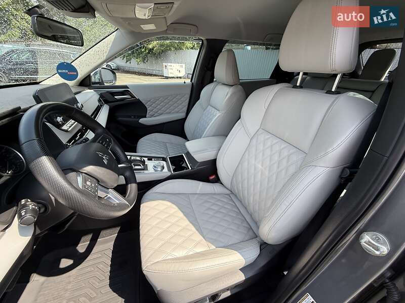 Внедорожник / Кроссовер Mitsubishi Outlander 2022 в Киеве