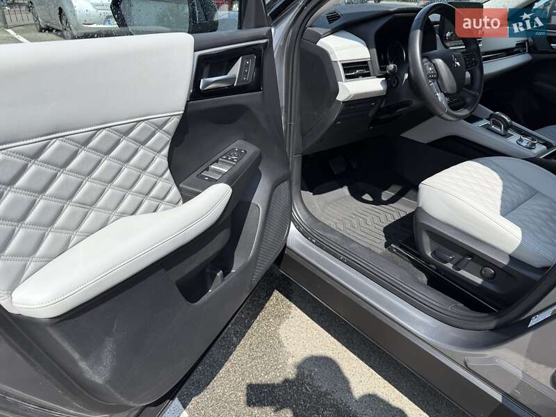 Внедорожник / Кроссовер Mitsubishi Outlander 2022 в Киеве