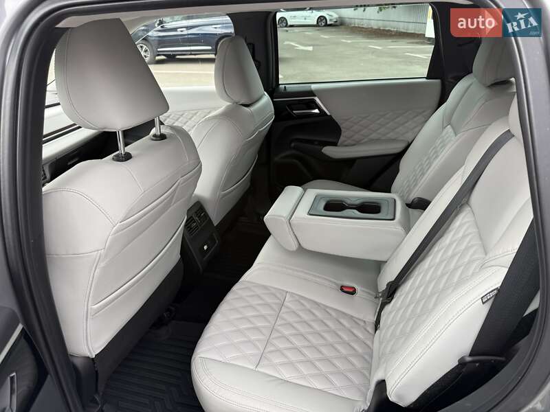 Внедорожник / Кроссовер Mitsubishi Outlander 2022 в Киеве
