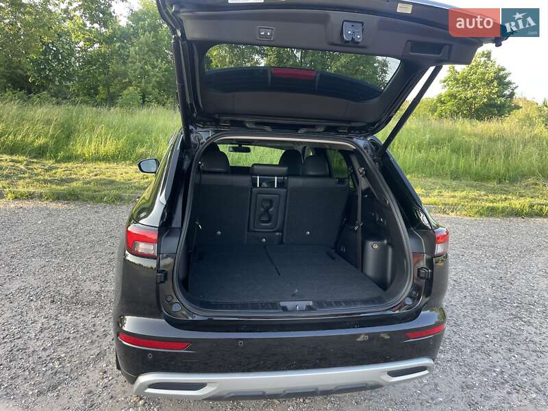 Внедорожник / Кроссовер Mitsubishi Outlander 2022 в Ужгороде