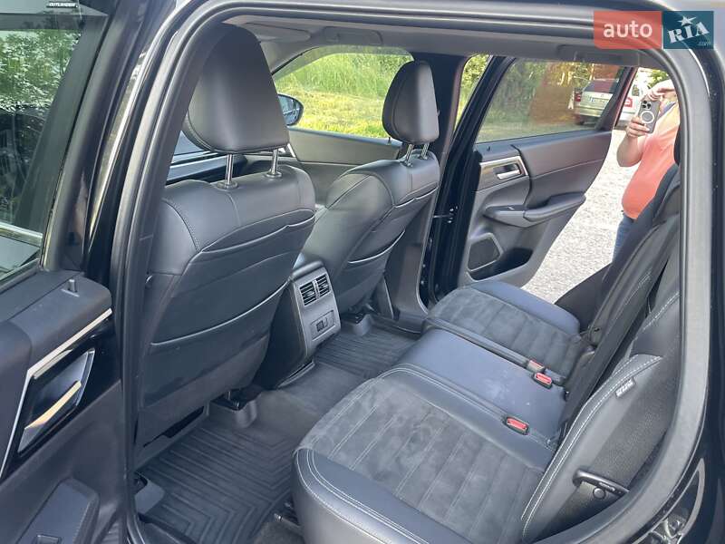 Внедорожник / Кроссовер Mitsubishi Outlander 2022 в Ужгороде