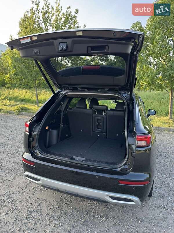 Внедорожник / Кроссовер Mitsubishi Outlander 2022 в Ужгороде