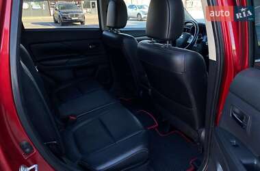 Внедорожник / Кроссовер Mitsubishi Outlander 2014 в 