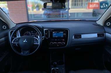 Внедорожник / Кроссовер Mitsubishi Outlander 2014 в 