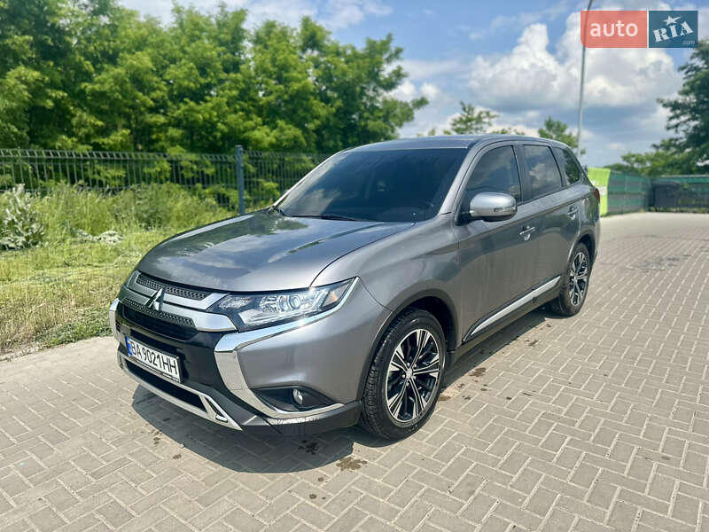 Внедорожник / Кроссовер Mitsubishi Outlander 2021 в 