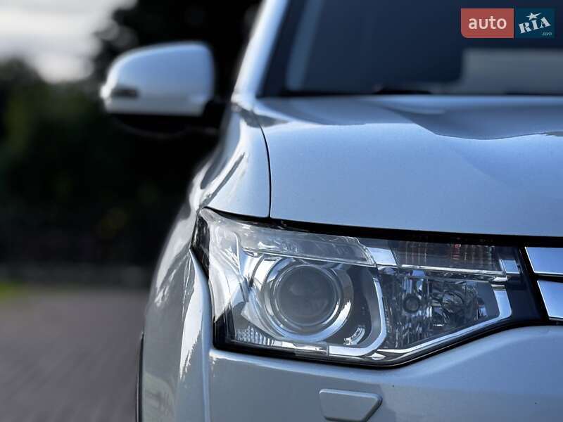 Внедорожник / Кроссовер Mitsubishi Outlander 2015 в Дрогобыче