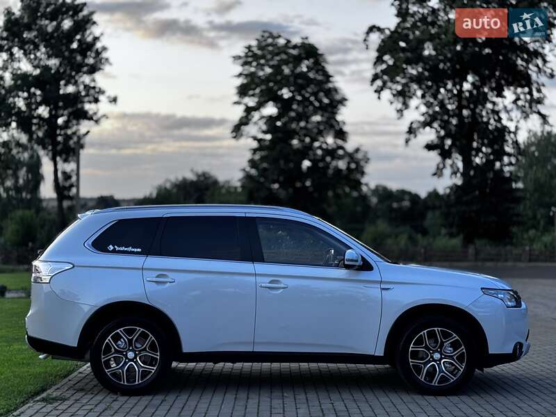 Внедорожник / Кроссовер Mitsubishi Outlander 2015 в Дрогобыче
