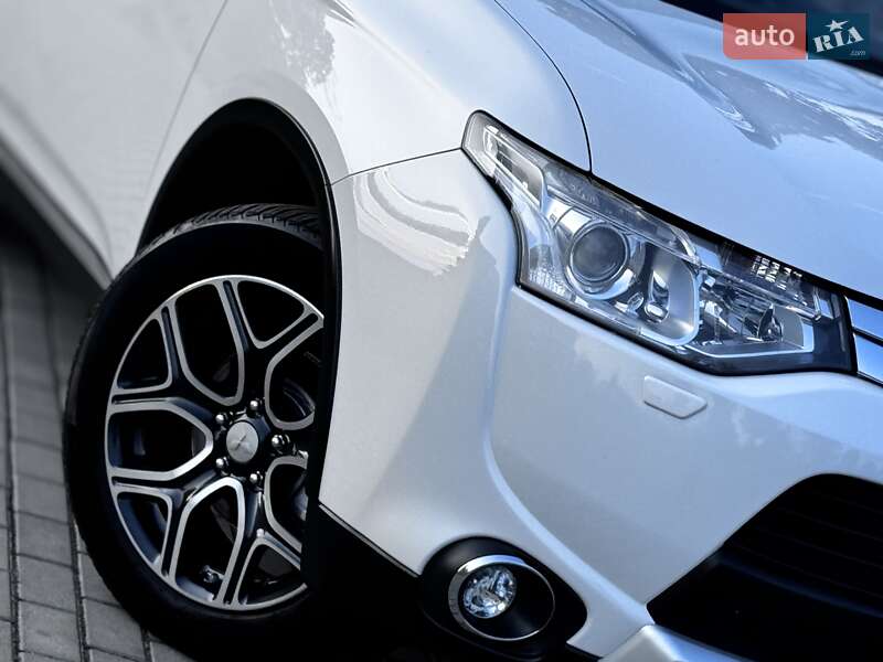 Внедорожник / Кроссовер Mitsubishi Outlander 2015 в Дрогобыче