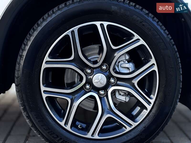 Внедорожник / Кроссовер Mitsubishi Outlander 2015 в Дрогобыче