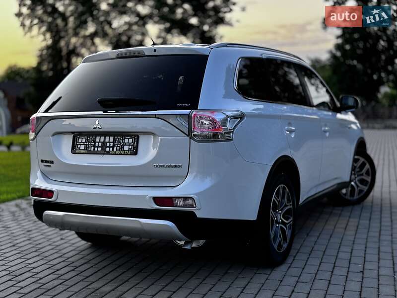 Внедорожник / Кроссовер Mitsubishi Outlander 2015 в Дрогобыче