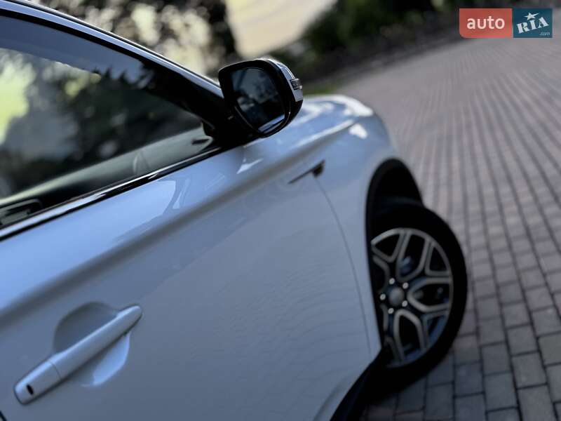 Внедорожник / Кроссовер Mitsubishi Outlander 2015 в Дрогобыче