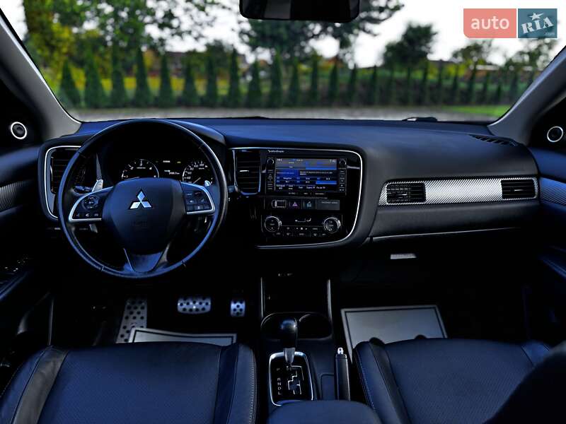 Внедорожник / Кроссовер Mitsubishi Outlander 2015 в Дрогобыче