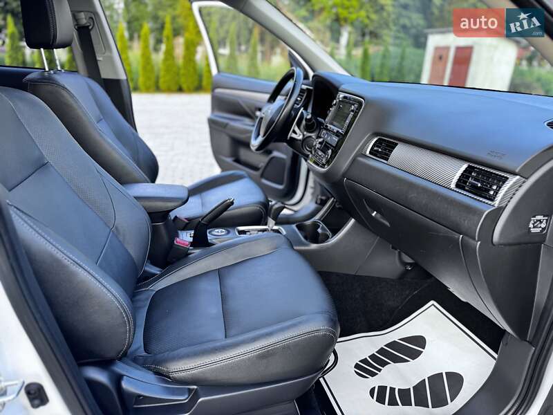 Внедорожник / Кроссовер Mitsubishi Outlander 2015 в Дрогобыче