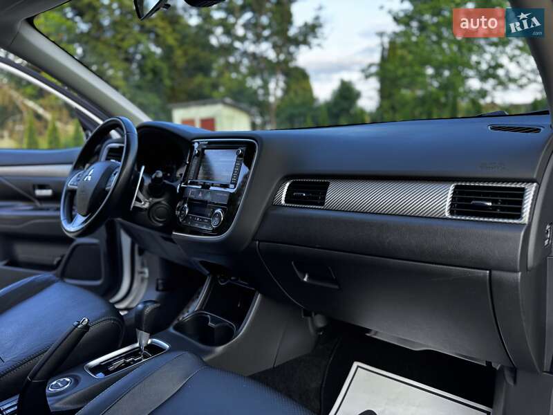 Внедорожник / Кроссовер Mitsubishi Outlander 2015 в Дрогобыче