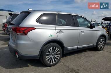 Внедорожник / Кроссовер Mitsubishi Outlander 2019 в 