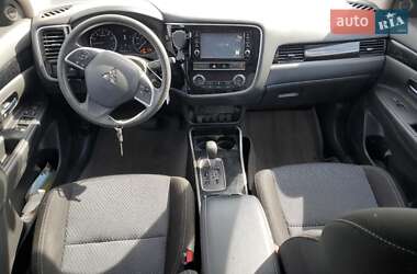 Внедорожник / Кроссовер Mitsubishi Outlander 2019 в 