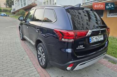 Внедорожник / Кроссовер Mitsubishi Outlander 2019 в 