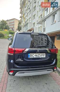 Внедорожник / Кроссовер Mitsubishi Outlander 2019 в 