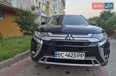 Внедорожник / Кроссовер Mitsubishi Outlander 2019 в 