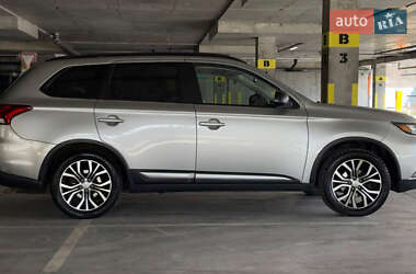 Внедорожник / Кроссовер Mitsubishi Outlander 2018 в Львове