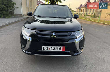Внедорожник / Кроссовер Mitsubishi Outlander 2018 в 