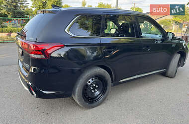 Внедорожник / Кроссовер Mitsubishi Outlander 2018 в 