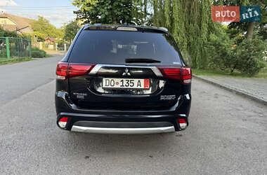 Внедорожник / Кроссовер Mitsubishi Outlander 2018 в 