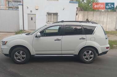 Внедорожник / Кроссовер Mitsubishi Outlander 2010 в 