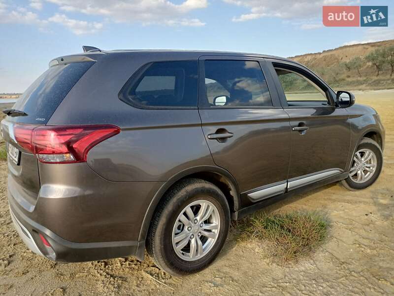 Внедорожник / Кроссовер Mitsubishi Outlander 2021 в Одессе