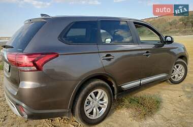 Внедорожник / Кроссовер Mitsubishi Outlander 2021 в 