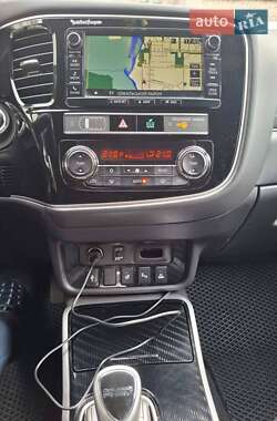 Внедорожник / Кроссовер Mitsubishi Outlander 2019 в 