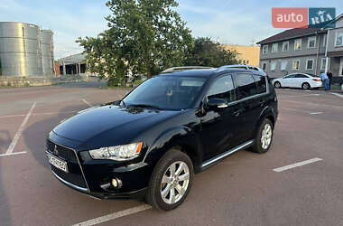 Внедорожник / Кроссовер Mitsubishi Outlander 2010 в 