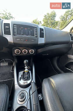 Внедорожник / Кроссовер Mitsubishi Outlander 2010 в 