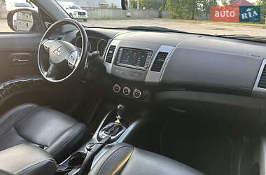 Внедорожник / Кроссовер Mitsubishi Outlander 2010 в 