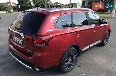 Внедорожник / Кроссовер Mitsubishi Outlander 2016 в 