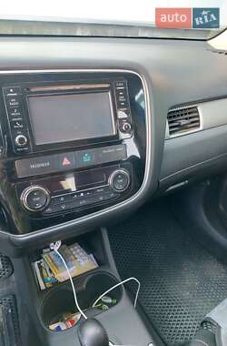 Внедорожник / Кроссовер Mitsubishi Outlander 2015 в Хмельницком