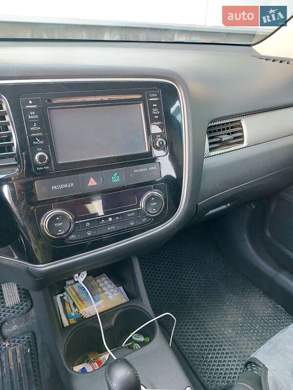 Mitsubishi Outlander 2015
